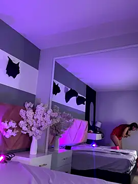 Bella Williiams online show from 12-15-25, 12:22