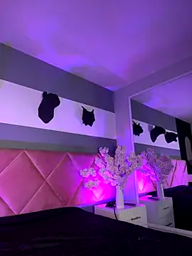 Bella Williiams online show from 11-30-25, 12:39