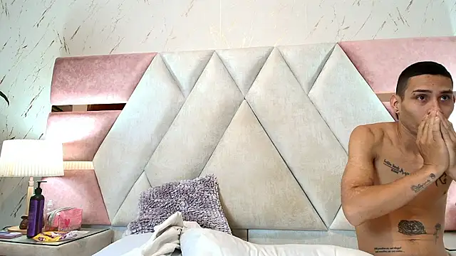 Snapshot of Zoelucas chatting on 03-02-26, 12:12 Zoelucas online show from 03-02-26, 12:12