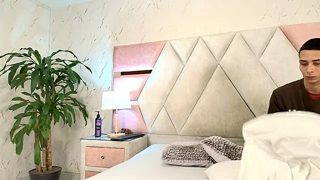 Snapshot of Zoelucas chatting on 03-14-26, 11:49 Zoelucas online show from 03-14-26, 11:49