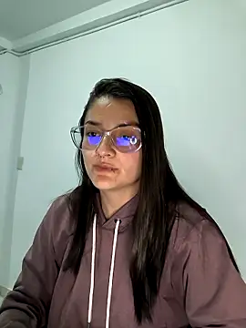 Coralinne   online show from 04-21-26, 01:07