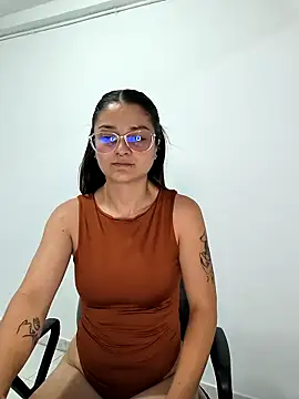 Coralinne   online show from 04-10-26, 01:12