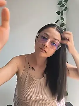 Coralinne   online show from 05-10-26, 04:31