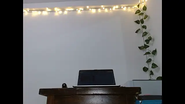 Coralinne   online show from 05-28-26, 01:02