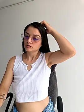 Coralinne   online show from 04-07-26, 03:47