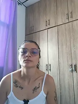 Coralinne   online show from 07-03-26, 03:40