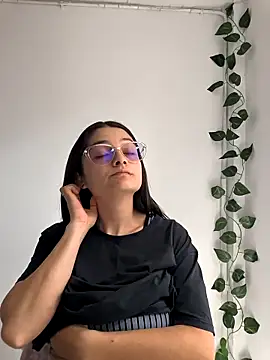 Coralinne   online show from 05-08-26, 03:27