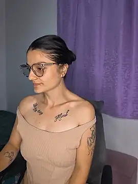 Coralinne   online show from 06-30-26, 01:05