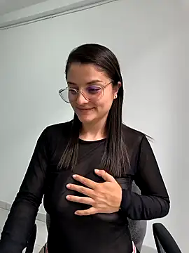 Coralinne   online show from 04-12-26, 03:48