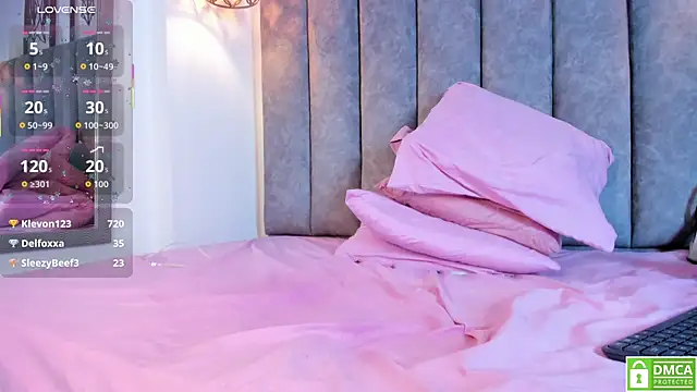 Gia Scott online show from 09-15-25, 03:12