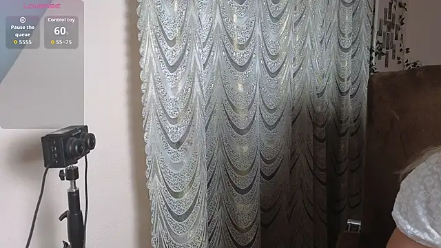 Laura Gol online show from 10-24-25, 09:03