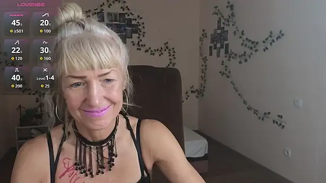 Laura Gol online show from 10-27-25, 01:01