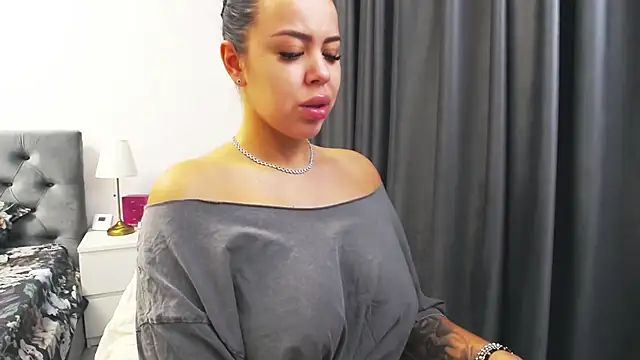 Casiana  online show from 11-20-25, 07:25