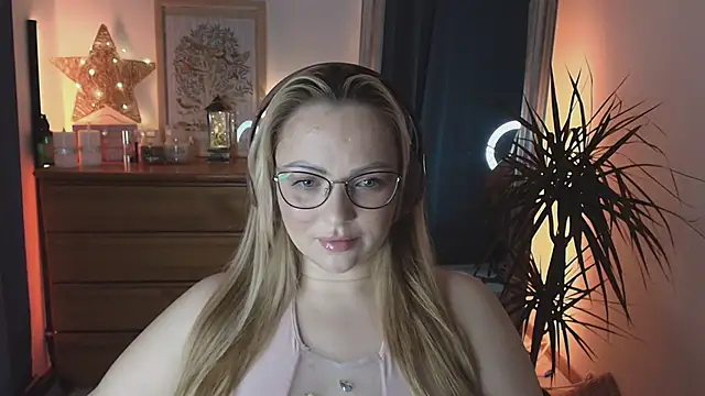 Snapshot of marrygrayes chatting on 01-17-25, 12:42 marrygrayes online show from 01-17-25, 12:42