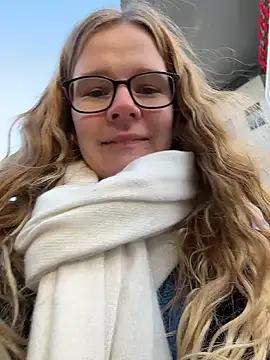 Bikergirl 97 online show from 11-21-25, 12:48