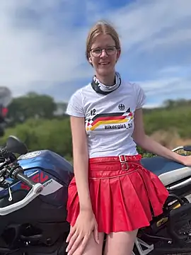 Snapshot of Bikergirl_97 chatting on 06-17-26, 01:32 Bikergirl 97 online show from 06-17-26, 01:32