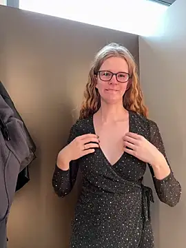 Bikergirl 97 online show from 12-19-25, 09:44