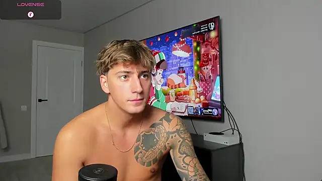 DaniHort online show from 12-15-25, 09:04