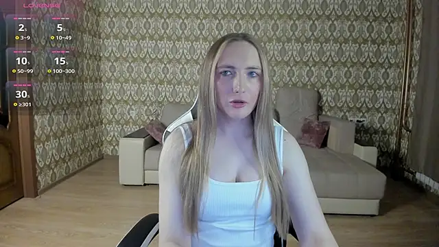 Snapshot of Vi_Luxy chatting on 05-06-26, 02:04 Vi Luxy online show from 05-06-26, 02:04