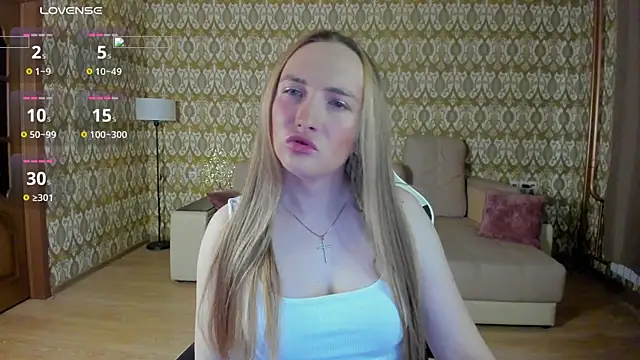 Snapshot of Vi_Luxy chatting on 05-23-26, 02:10 Vi Luxy online show from 05-23-26, 02:10