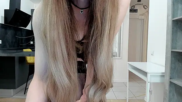 Snapshot of Kitty_Player chatting on 06-17-26, 10:47 Kitty Player online show from 06-17-26, 10:47