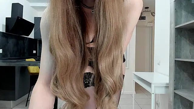 Snapshot of Kitty_Player chatting on 06-15-26, 10:04 Kitty Player online show from 06-15-26, 10:04