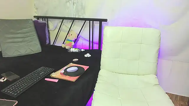 Clunita online show from 12-15-25, 02:12