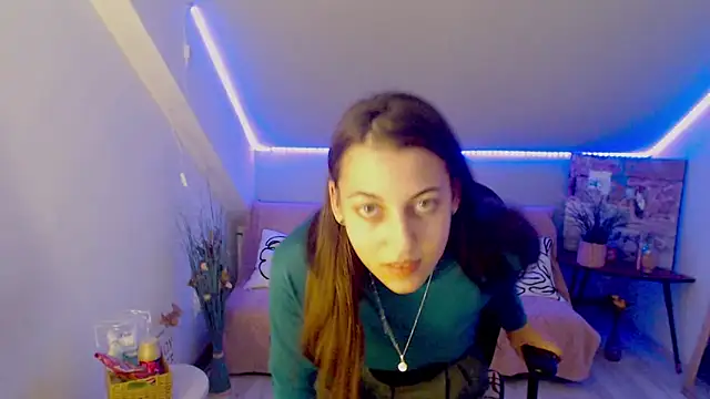 Snapshot of BonniePearson chatting on 10-17-25, 10:11 BonniePearson online show from 10-17-25, 10:11