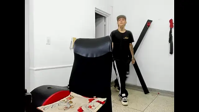 StraightBoy Nick online show from 05-05-26, 07:50