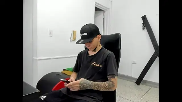 StraightBoy Nick online show from 04-30-26, 08:49
