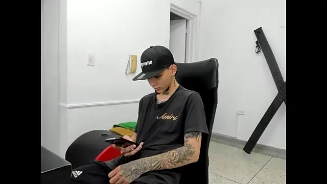 StraightBoy Nick online show from 04-30-26, 08:57
