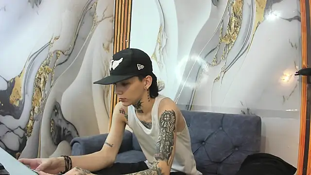 Snapshot of StraightBoy_Nick chatting on 10-26-25, 01:39 StraightBoy Nick online show from 10-26-25, 01:39