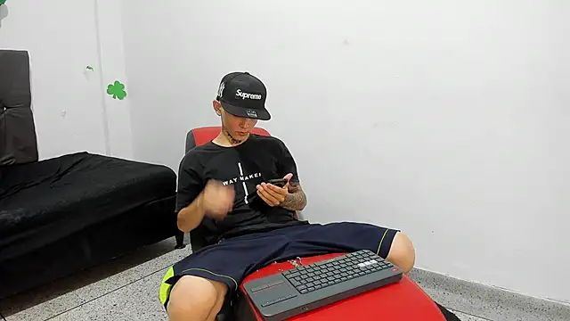 StraightBoy Nick online show from 04-28-26, 10:25