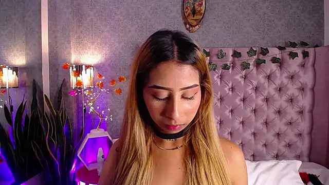 laila stilwiills online show from 11-22-25, 04:55