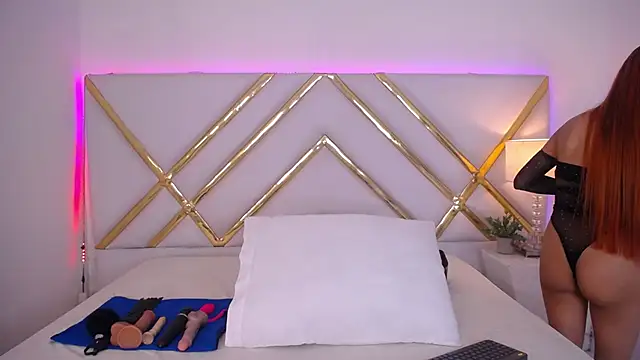 laila stilwiills online show from 04-18-26, 06:27