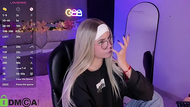 Arinextdoor online show from 12-14-25, 01:45