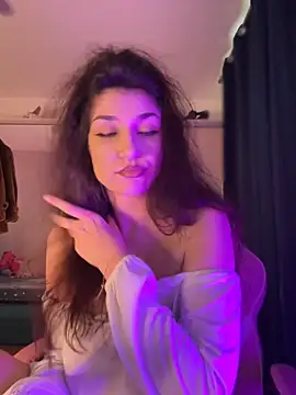 Snapshot of ScarletBloom_ chatting on 10-02-25, 12:41 ScarletBloom  online show from 10-02-25, 12:41