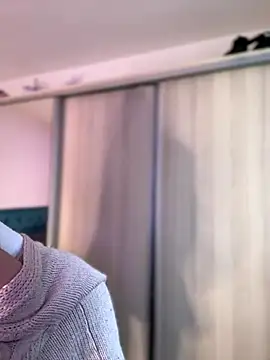 Snapshot of ScarletBloom_ chatting on 10-08-25, 01:45 ScarletBloom  online show from 10-08-25, 01:45