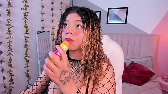 Baby  kitty  online show from 11-10-25, 07:52