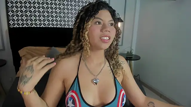 Baby  kitty  online show from 10-25-25, 03:56