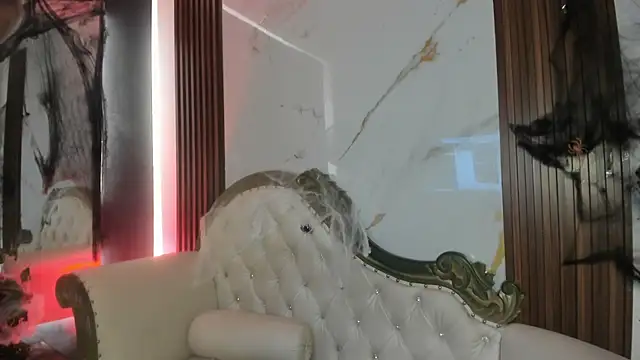 CoralieBronson online show from 10-24-25, 04:22