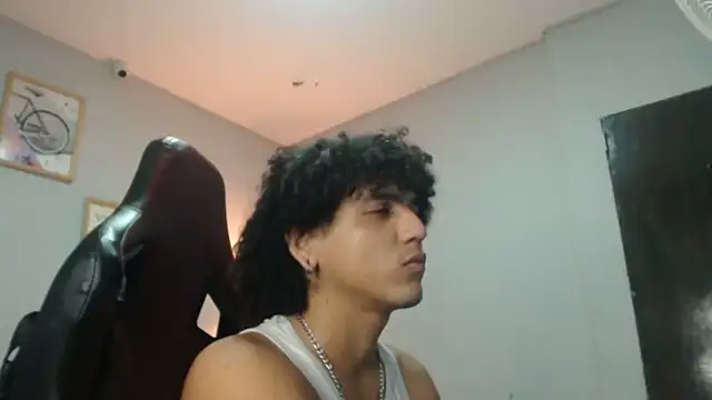 Xfire boy69 online show from 10-27-25, 04:19