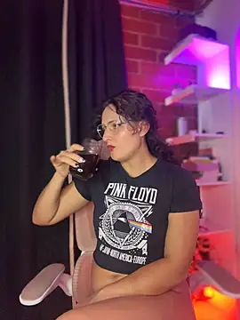 Dannaa Lovs online show from 10-29-25, 05:45