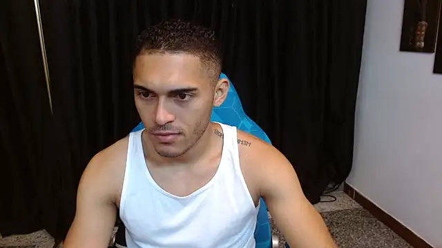 Snapshot of Derek_Storm_ chatting on 11-29-25, 11:43 Derek Storm online show from 11-29-25, 11:43