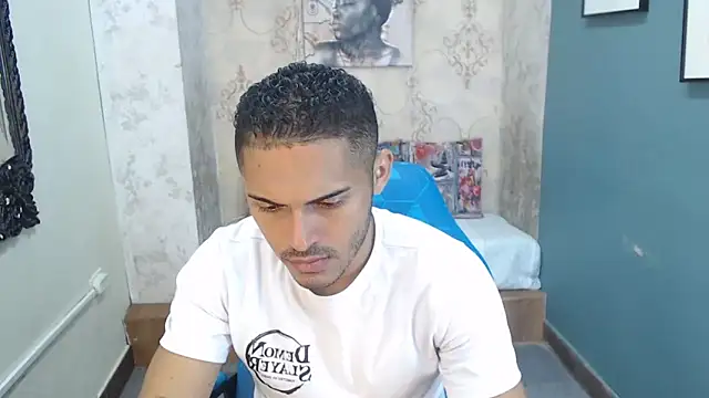 Snapshot of Derek_Storm_ chatting on 12-02-25, 12:18 Derek Storm online show from 12-02-25, 12:18