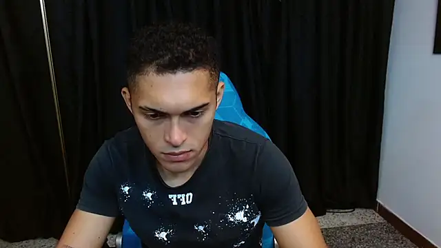 Snapshot of Derek_Storm_ chatting on 12-17-25, 01:05 Derek Storm online show from 12-17-25, 01:05