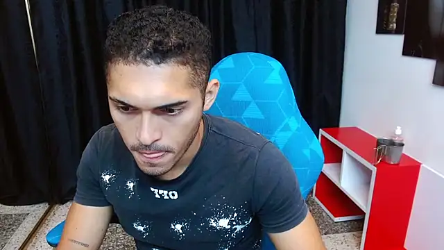 Snapshot of Derek_Storm_ chatting on 12-22-25, 12:38 Derek Storm online show from 12-22-25, 12:38