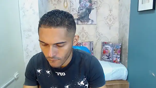 Snapshot of Derek_Storm_ chatting on 11-12-25, 12:20 Derek Storm online show from 11-12-25, 12:20