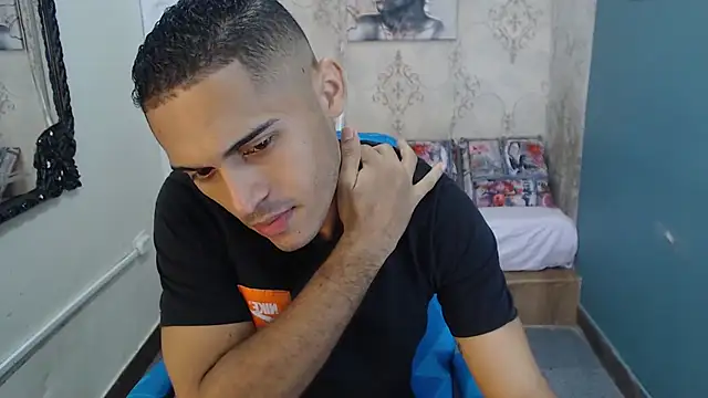 Snapshot of Derek_Storm_ chatting on 11-09-25, 11:36 Derek Storm online show from 11-09-25, 11:36