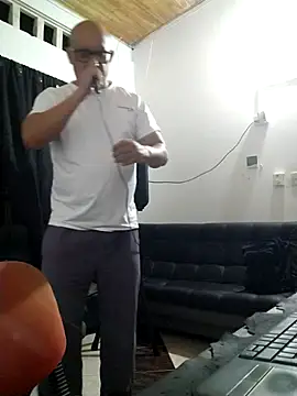 Snapshot of jorge406 chatting on 10-31-25, 02:08 jorge406 online show from 10-31-25, 02:08